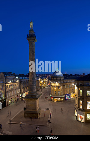 Le monument de Grey et la ville de Newcastle Upon Tyne, au crépuscule, Newcastle-upon-Tyne, Tyne et Wear Banque D'Images