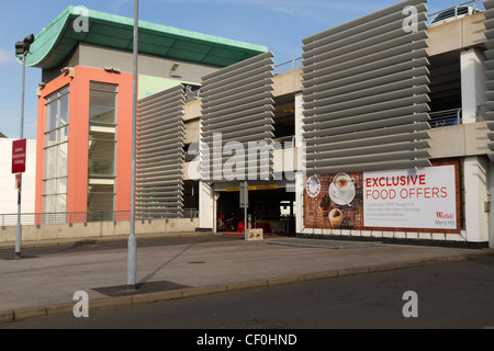 Un parking souterrain au centre commercial Merry Hill Banque D'Images