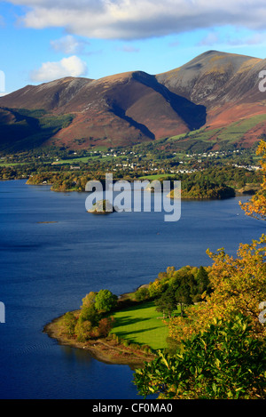 Skiddaw et Derwentwater vu de surprise vue, Lake District, Cumbria, Angleterre, Europe Banque D'Images