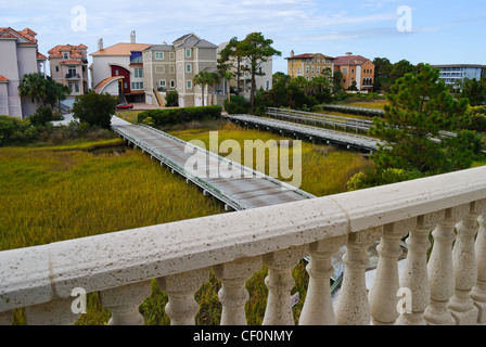 Vue d'un marais salés côtiers à Hilton Head, Caroline du Sud, à partir d'une balcon Banque D'Images