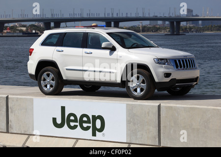 Jeep Grand Cherokee présenté à Dubaï Festival City Banque D'Images