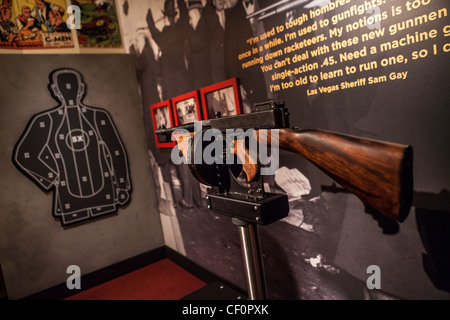 La pièce ce qui permet aux touristes de fire une simulation de Tommy gun dans la Mob Museum ouvert dans un ancien palais de Las Vegas le 14 février 2012. Les 42 millions de dollar museum présente des expositions sur la criminalité organisée en Amérique latine, l'accent étant mis sur leur rôle dans Las Vegas. Banque D'Images