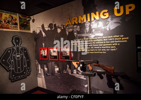 La pièce ce qui permet aux touristes de fire une simulation de Tommy gun dans la Mob Museum ouvert dans un ancien palais de Las Vegas le 14 février 2012. Les 42 millions de dollar museum présente des expositions sur la criminalité organisée en Amérique latine, l'accent étant mis sur leur rôle dans Las Vegas. Banque D'Images