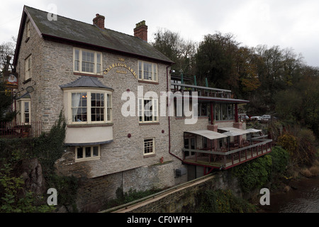 Vue ici sous un ciel couvert et peu sombre journée dans ludlow est le bras de charlton pub. Banque D'Images