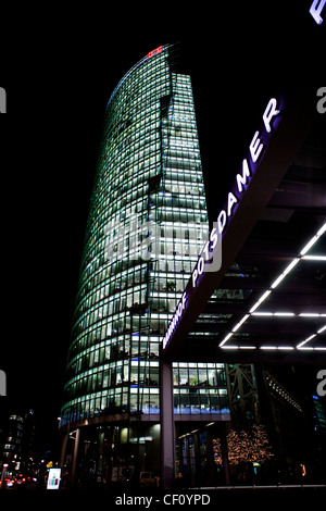 Deutsche Bahn Tower, Bahntower de la Potsdamer Platz, Berlin la nuit Banque D'Images