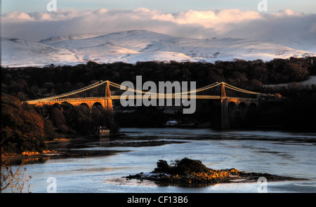 Menai Bridge Anglesey dans la neige, hiver Banque D'Images