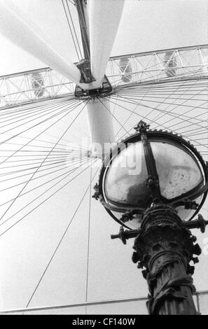 Une vue sur le London Eye Banque D'Images