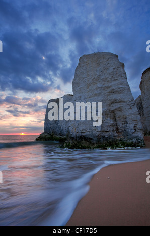 Lever du soleil à Botany Bay près de Margate dans le Kent Banque D'Images