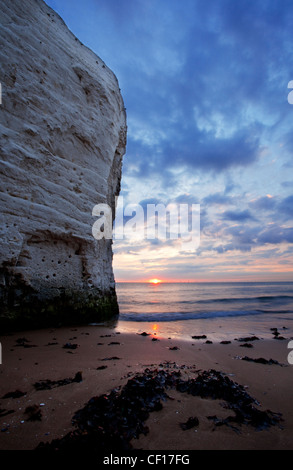 Lever du soleil à Botany Bay près de Margate dans le Kent Banque D'Images