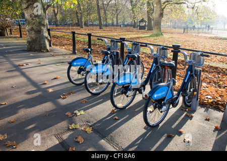 Location de vélos Barclays en station d'Hyde Park, London Banque D'Images