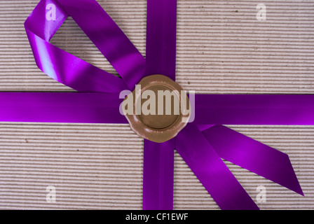 Gros plan du sceau en cire à boîte-cadeau Banque D'Images