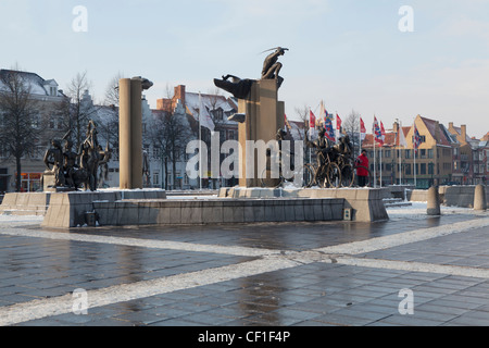 Une vue de la sculpture et de l'eau fontaine en het Zand Square Banque D'Images