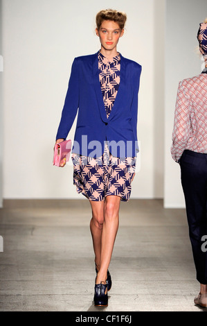 Karen Walker New York pour WearSpringSummer 2012 Banque D'Images