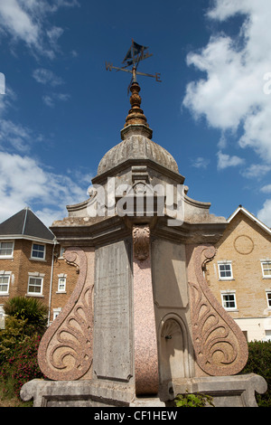 Royaume-uni, Angleterre, île de Wight, Bembridge Harbour, Pasteur, Palmer Memorial Fountain et girouette Banque D'Images