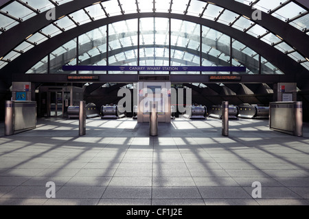 L'entrée de la station Canary Wharf sur la ligne Jubilee dans le quartier des docks de Londres. Banque D'Images