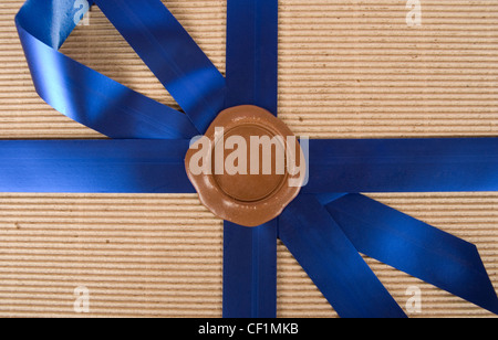 Gros plan du sceau en cire à boîte-cadeau Banque D'Images