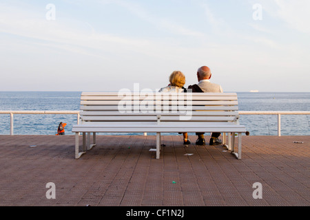 En regardant la Méditerranée à Nice, France Banque D'Images