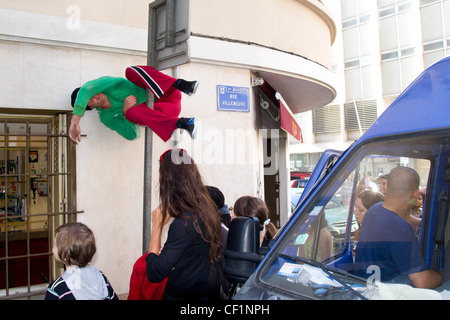 Corps dans les espaces urbains d'une troupe de danse à Marseille Banque D'Images