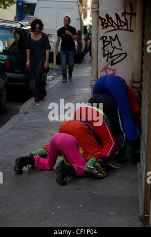 Corps dans les espaces urbains d'une troupe de danse à Marseille Banque D'Images