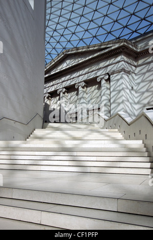 Étapes menant à l'entrée de la salle de lecture du British Museum dans le Queen Elizabeth II Great Court Banque D'Images