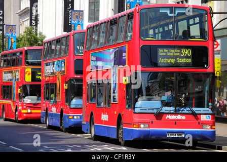 Les bus à impériale de Londres à Oxford Street. Banque D'Images