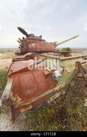 T-55 à l'abandon de l'Armée de l'ex-Yougoslavie Banque D'Images
