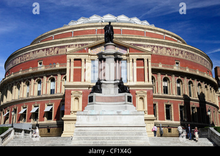 Une statue de Prince Albert à l'extérieur du Royal Albert Hall, ouvert en 1871 par la reine Victoria. Banque D'Images