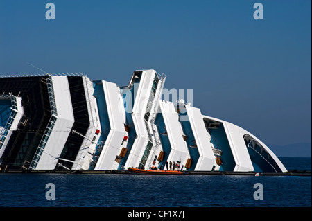 Costa Concordia épave sur l'île de Giglio, en Toscane, Italie Banque D'Images