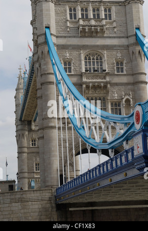 Tower Bridge, l'un des monuments les plus emblématiques de Londres à partir de la rive sud de la Tamise. Banque D'Images