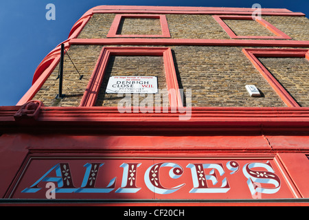 La boutique d'Alice's, une boutique d'antiquités à l'angle de Denbigh près et Portobello Road. Banque D'Images