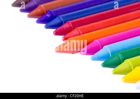 Les crayons de cire colorées isolé sur fond blanc Banque D'Images