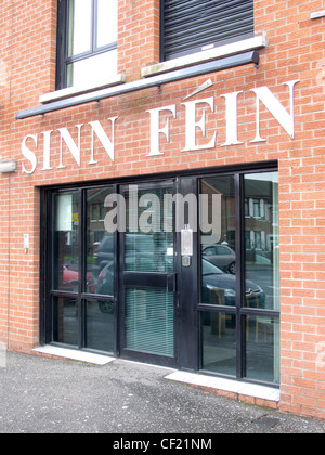 Le Sinn Féin siège sur le Falls Road, à Belfast, en Irlande du Nord Banque D'Images