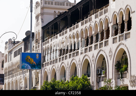 Le quartier commerçant de riches de Korba Heliopolis Cairo affichant un mélange de styles architecturaux européens et orientaux Banque D'Images