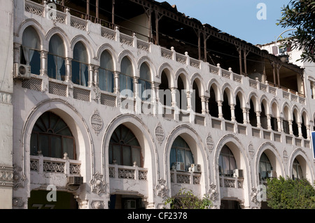 Le quartier commerçant de riches de Korba Heliopolis Cairo affichant un mélange de styles architecturaux européens et orientaux Banque D'Images