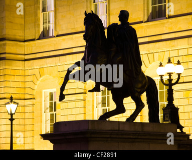 Statue du duc de Wellington sur l'situé dans l'avant de la maison s'inscrire à Édimbourg. Banque D'Images