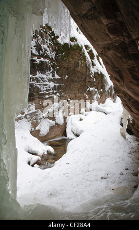 Flume Gorge pendant les mois d'hiver dans les Montagnes Blanches du New Hampshire, USA. Banque D'Images