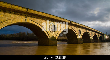 Smeaton's sept pont voûté près de Coldstream, a été construite entre 1763 à 1766. Robert Burns a traversé le pont en Banque D'Images