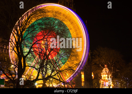 Situé près de la grande roue Scott Monument à l'Est des jardins de Princes Street à Edimbourg dans le cadre de la Foire de Noël. Banque D'Images