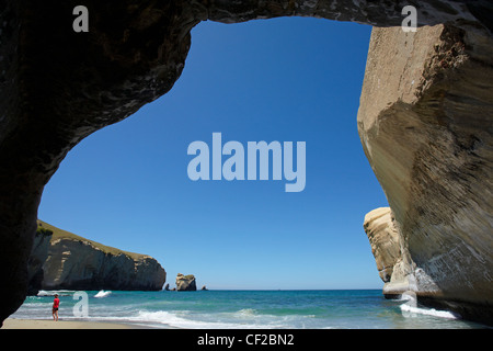 À partir de la grotte de la mer, plage du tunnel, Dunedin, île du Sud, Nouvelle-Zélande Banque D'Images