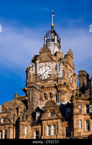 Tour de l'horloge de l'Hôtel Balmoral, souvent appelée la tour de l'horloge la plus photographiée en Ecosse. Banque D'Images