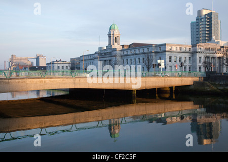 Bâtiments le long de la rivière Lee, Cork City County Cork Irlande Banque D'Images