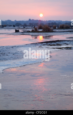 Coucher du soleil en hiver à la Gearagh Bréantrá ; près de County Cork Irlande Banque D'Images