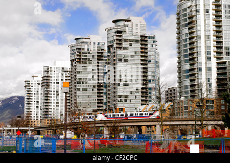 Vancouver, élue meilleure ville au Canada. carte postale panoramique paysage urbain de qualité stadium skytrain condos et front de mer. Banque D'Images