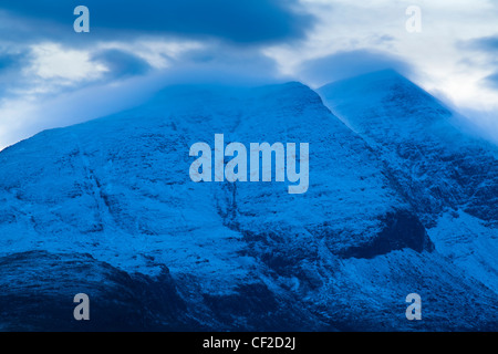 Effacer les nuages du pic de cul Beag, une montagne dans la paroisse de Sutherland Assynt. Banque D'Images