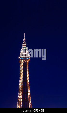 La tour de Blackpool la nuit pendant les illuminations. Banque D'Images