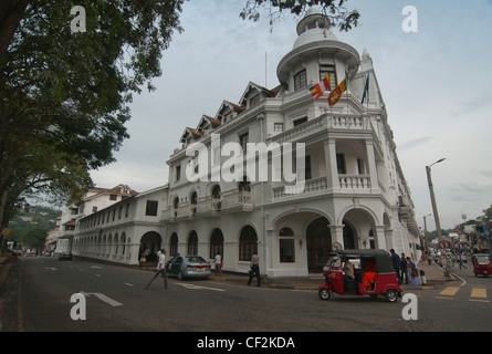 L'hôtel Queens coloniale et le centre-ville de Kandy, Sri Lanka Banque D'Images