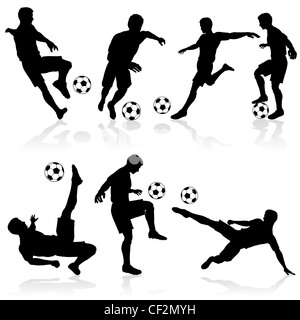 Jeu de silhouettes de joueurs de football dans diverses poses avec la balle Banque D'Images