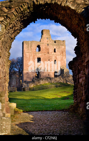 Norham Castle qui monte la garde sur l'un des principaux points de passage de la partie inférieure de Tweed. Château de la frontière a été le plus souvent attac Banque D'Images