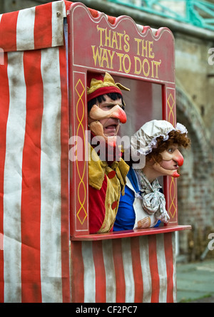 C'est la façon de le faire. La vie d'une version alternative de taille moyenne Punch and Judy par Red Herring Productions réalisées sur Brighton se Banque D'Images