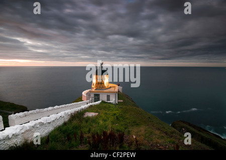 Le phare de St Abb's Head construit par les frères David et Thomas Stevenson. La lumière avait commencé en 1862. Banque D'Images